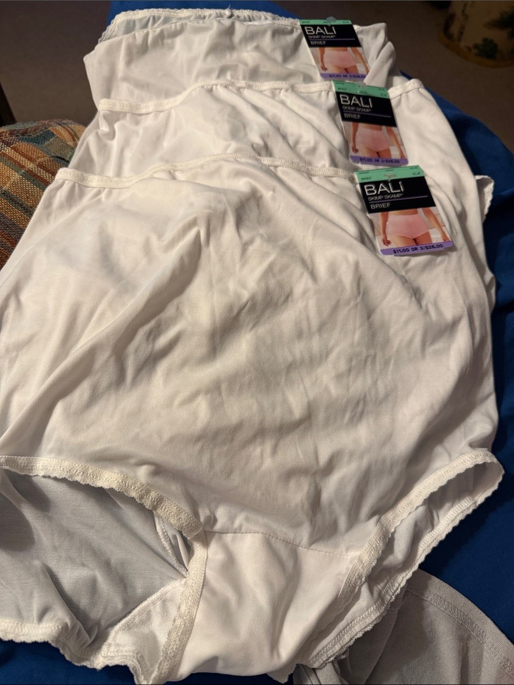 NWT (3) Bali Women’s XL/8 Skimp Skamp Full Coverage Briefs - White